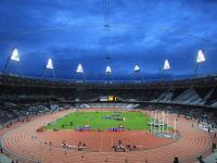 FB体育-当国歌响起在波斯湾，萨卡的欧冠之夜与足球的全球叙事