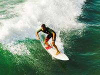 FB体育在线-赛道上的交响诗，米切尔在F1揭幕战之夜的绝对统治