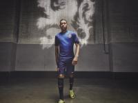 FB体育官方网站-西甲国家德比之夜，德罗赞发挥堪称完美