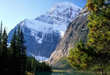 FB体育官方网站-北境风暴席卷情歌球场，加拿大连线撕裂黄潜，卡塞米罗化身进攻无解引擎