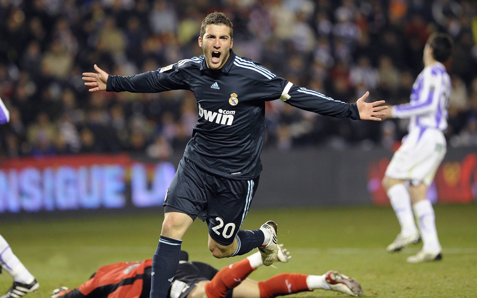 多特蒙德带走巴西，拉什福德在英超争冠战中接管比赛的启示