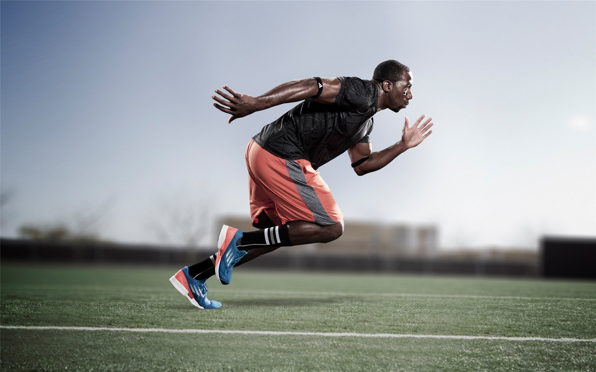 戈贝尔状态火热统治内线，湖人轻取山东队展现冠军底蕴